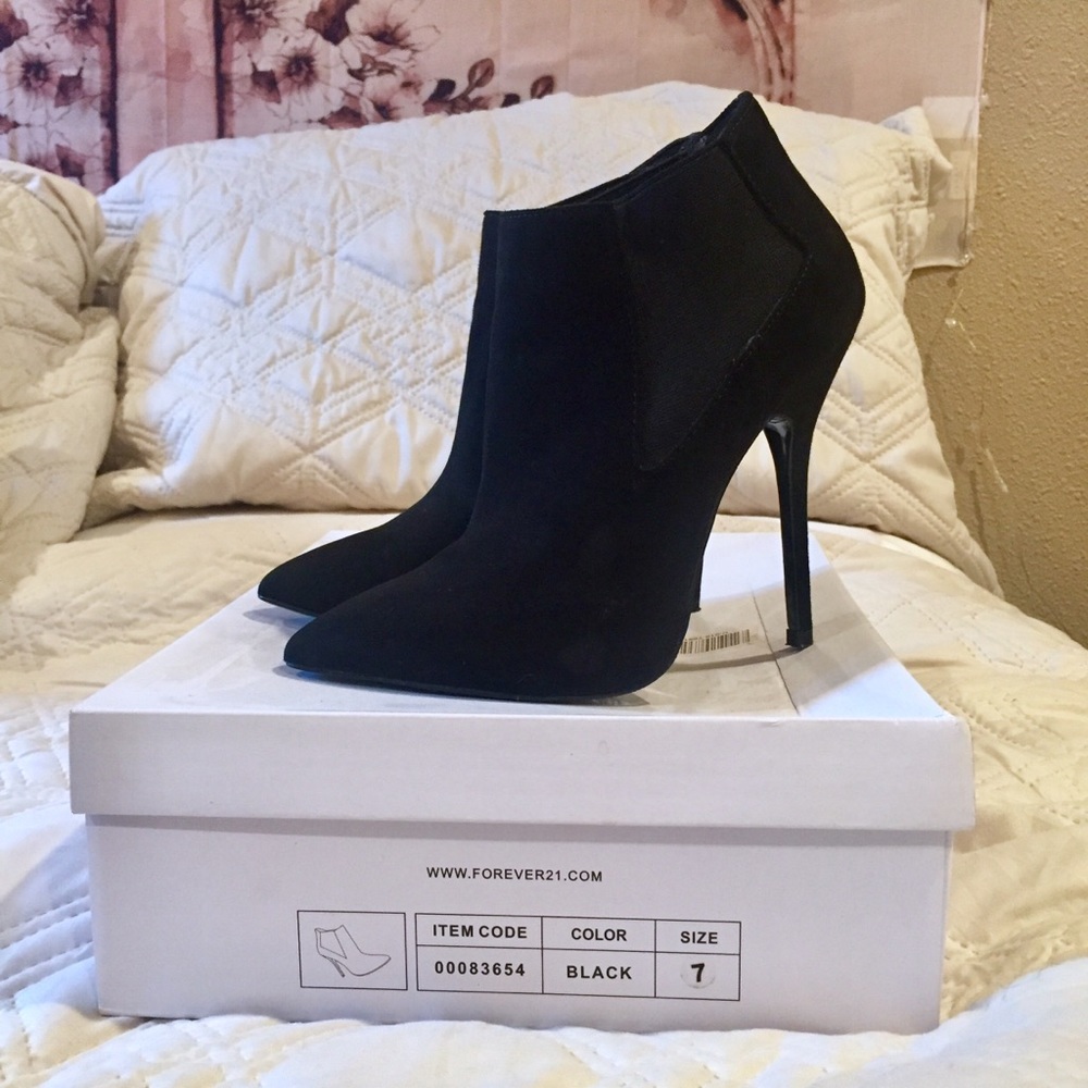 Forever 21 Faux-Suede Booties